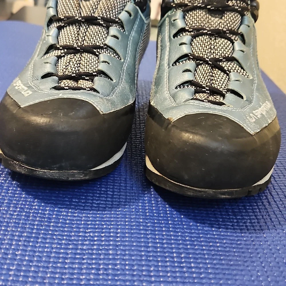 La Sportiva Hiking Boots, Size 7.5+ - Picture 7 of 16